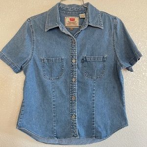 🧁3/$25🧁 Vintage Levi’s Short-Sleeve Chambray Top
